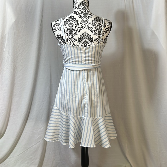 Adorable blue and white dress - Picture 4 of 7